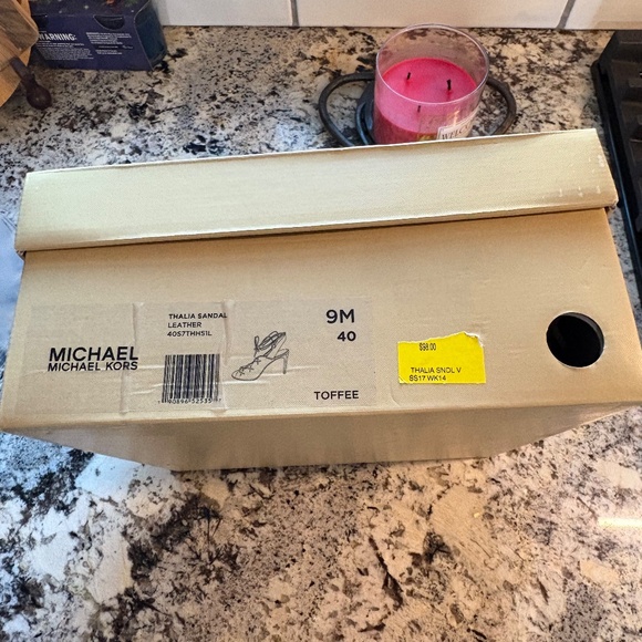 NIB - Michael Kors Thalia Leather Sandal - SZ 9 - Picture 15 of 17
